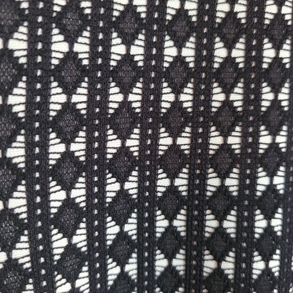 NWT Urban Girl Black White High Neck Short Sleeve Dress Zip Short Size Small - Picture 4 of 9